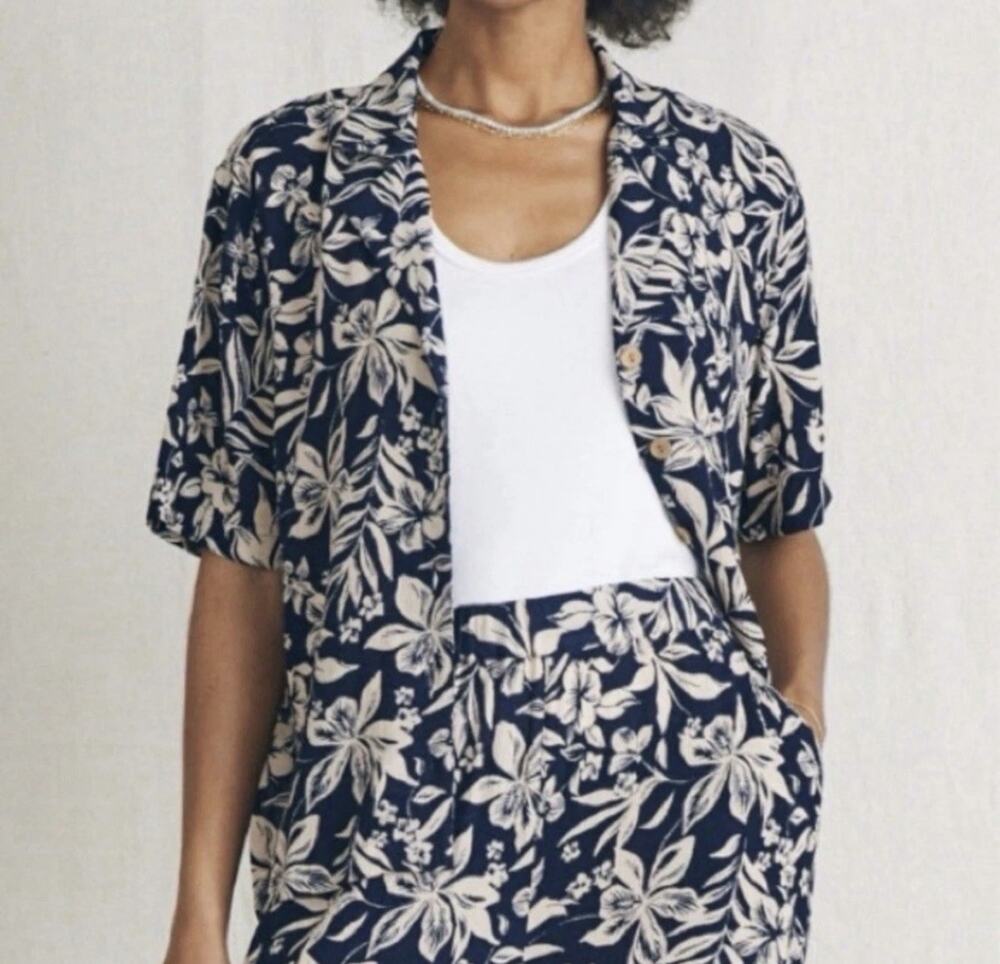 NWT FAHERTY Sz S Womens Camp Shirt Cabana Navy Canopy Floral Hawaiian Resort New